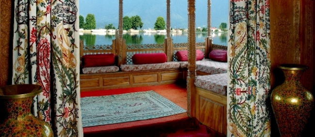 houseboat